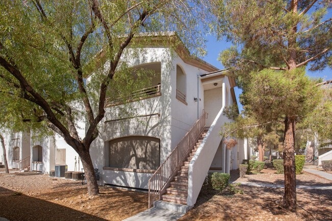 Building Photo - Adorable 2 Bedrooms Condo on the Second Floor
