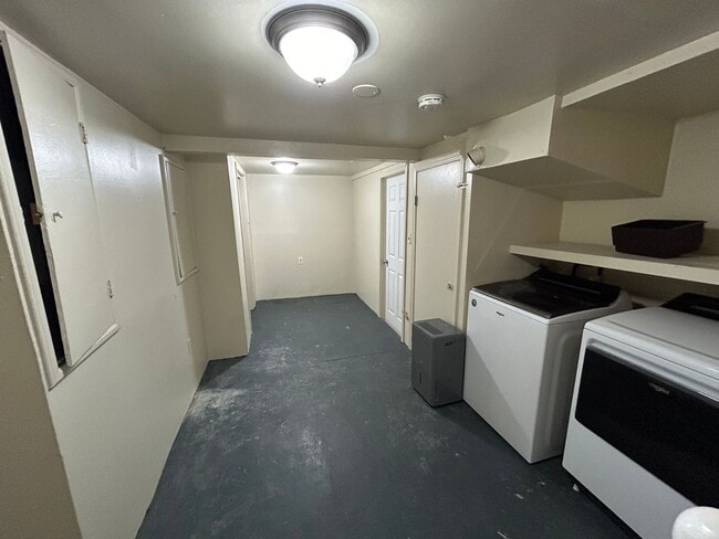 Building Photo - Bright & Spacious 1-Bedroom Apartment