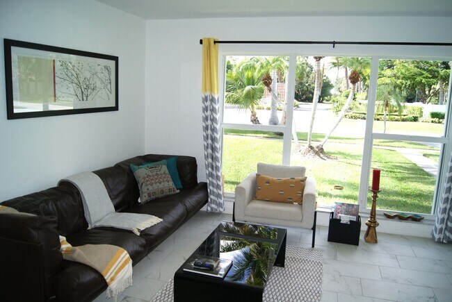 Building Photo - Sandpiper area of Pt St Lucie  Furnished 2...