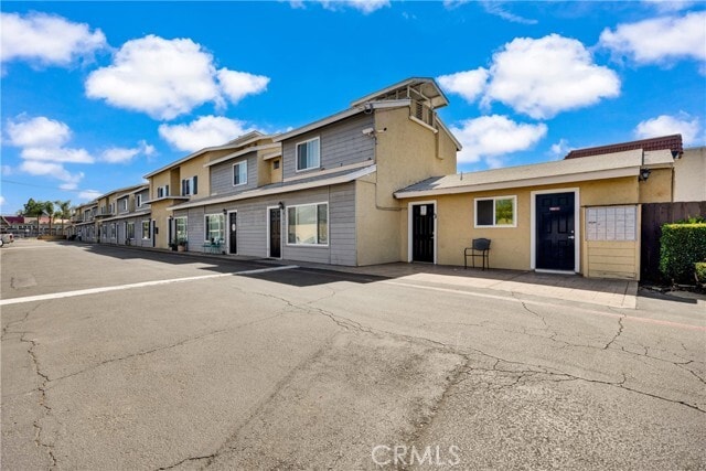 Building Photo - 980 E Mission Ave