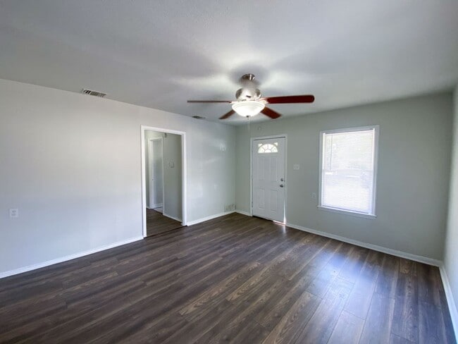 Building Photo - 3BED/2BATH HOUSE FOR RENT AVAILABLE NOW! *...