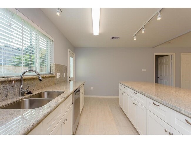 Building Photo - 7413 Albacore Dr