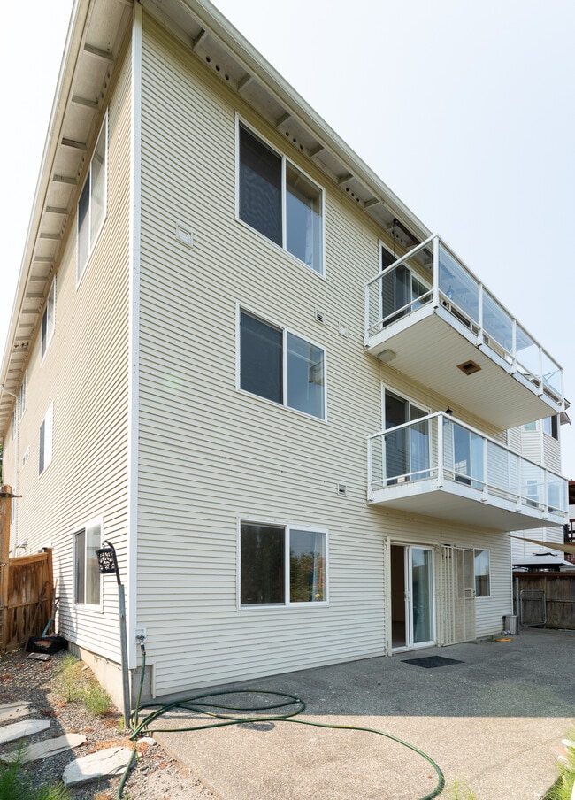 Building Photo - 7972 39th Ave S