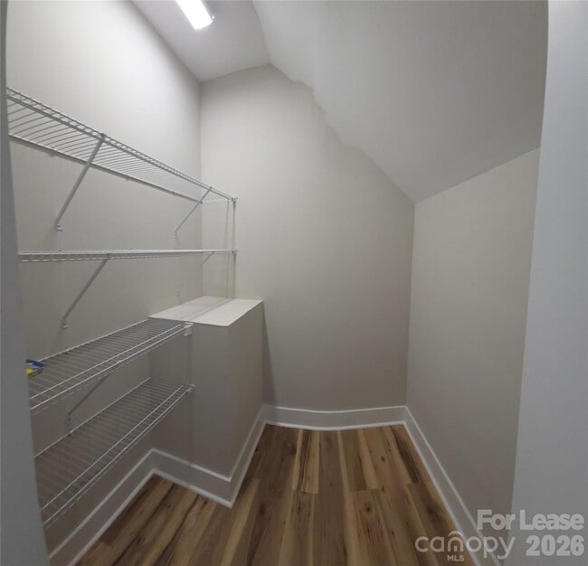 Building Photo - 2728 Crawford Ave