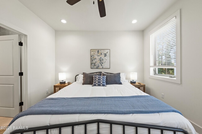 Building Photo - 105 Steiner Oaks