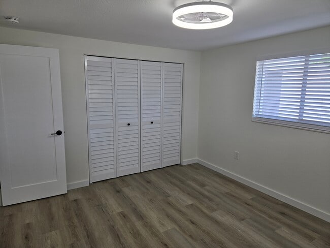 Building Photo - 3442 Fairview Dr