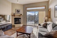 Building Photo - Summer Rental- Lake Forest F203