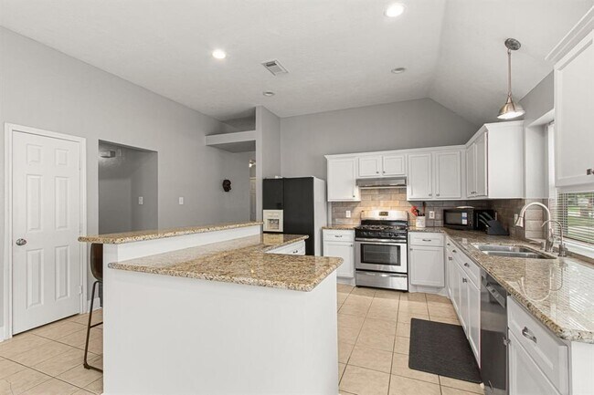 Building Photo - 20314 Pomegranate Ln