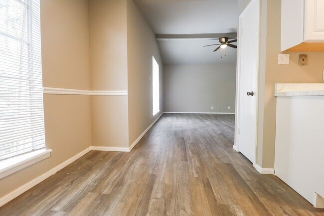 Building Photo - 2 Bed / 2 Bath Condo in Central Tulsa!