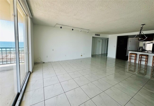 Building Photo - 1501 S Ocean Dr