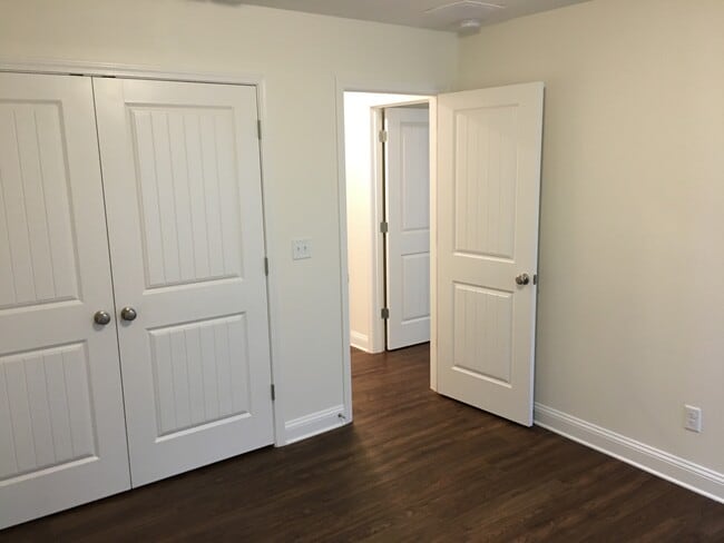 Building Photo - 3173 Creek Village Ln