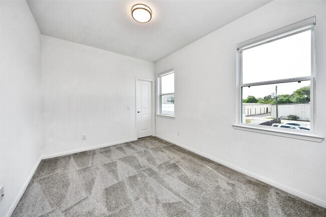 Building Photo - 1524 Ojeman Rd