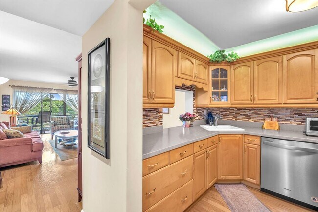 Building Photo - 2311 S Cypress Bend Dr