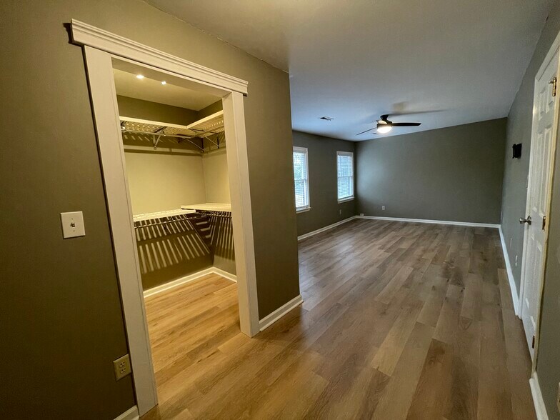 Main bedroom - 3 Tyrol Ct