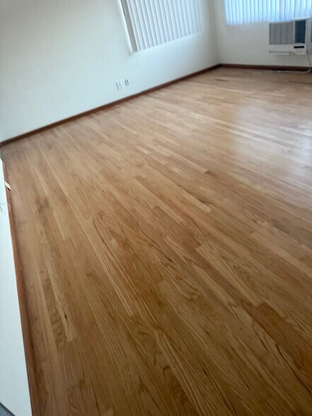 Building Photo - 544 W Vesta St