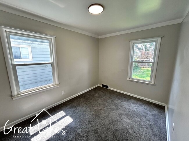 Building Photo - Stunning 3 Bedroom 1 Bathroom now availabl...
