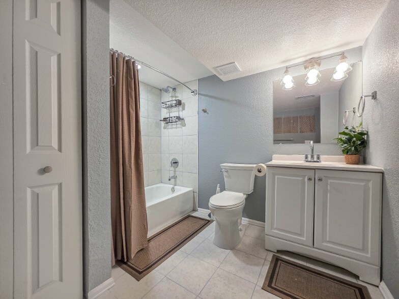 Building Photo - 13031 Dexter St