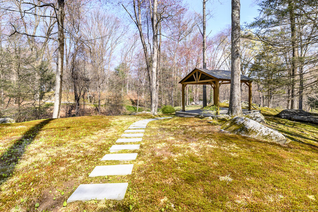Building Photo - 414 Riversville Rd
