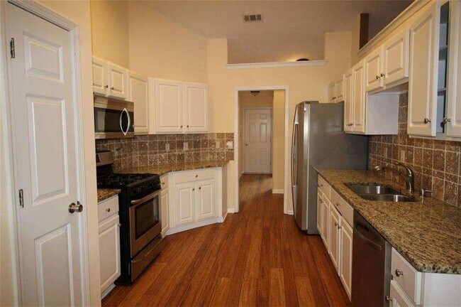 Building Photo - 1975 Heatherton Rd