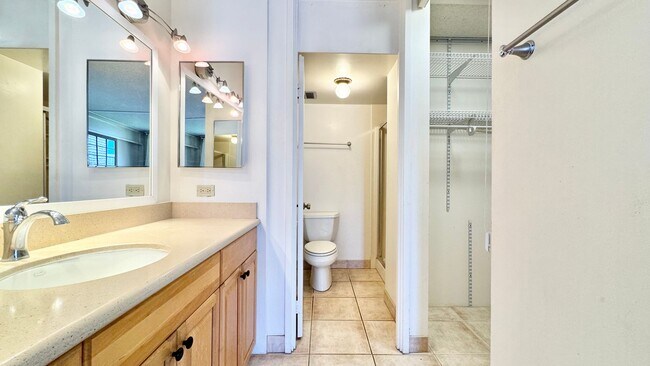Building Photo - CONVENIENTY LOCATED AND SPACIOUS 2BD/2BA C...