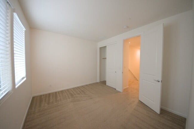 Building Photo - Dublin 3 stories 3 Beds, 3.5 Baths Townhouse in Boulevard community for rent