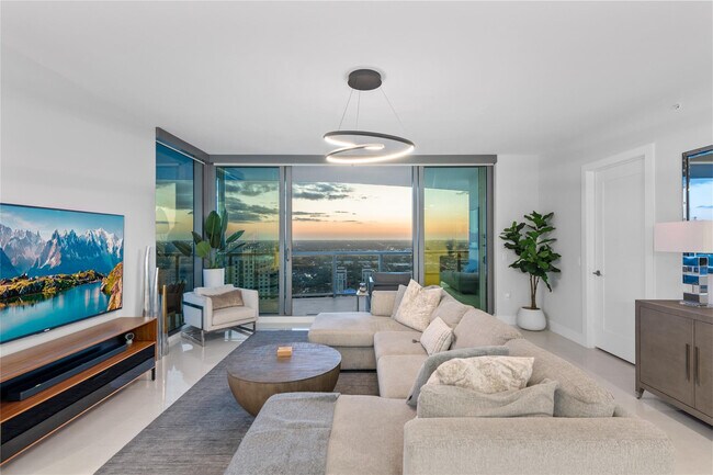 Building Photo - 100 E Las Olas Blvd