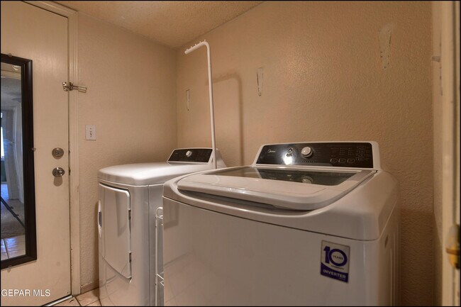 Building Photo - 11109 Loma Grande Dr
