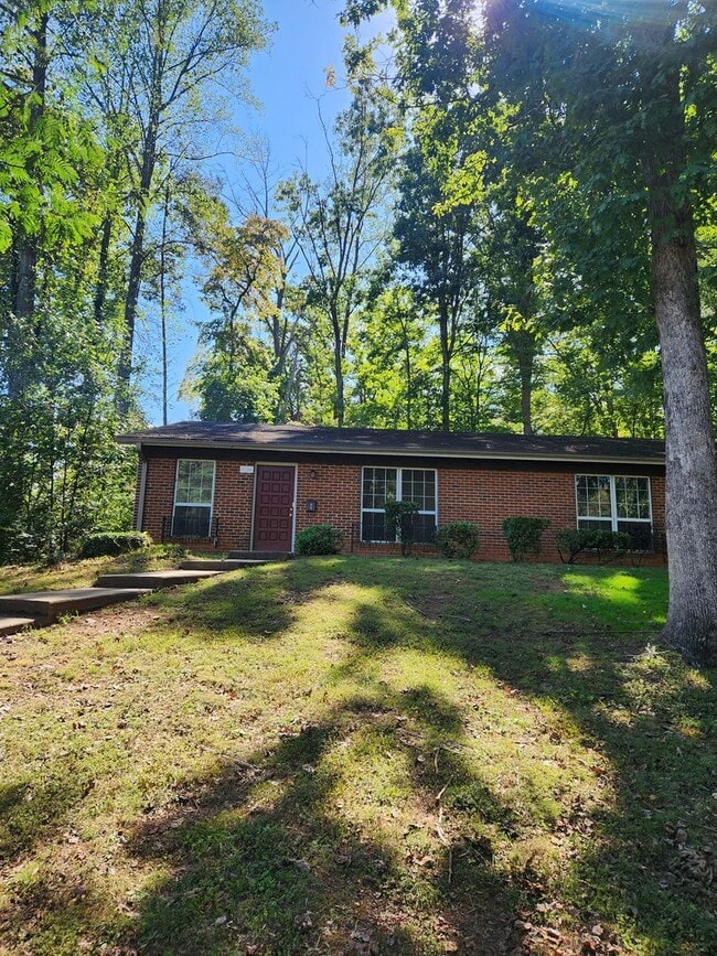 Building Photo - 1528 Cherry Ave