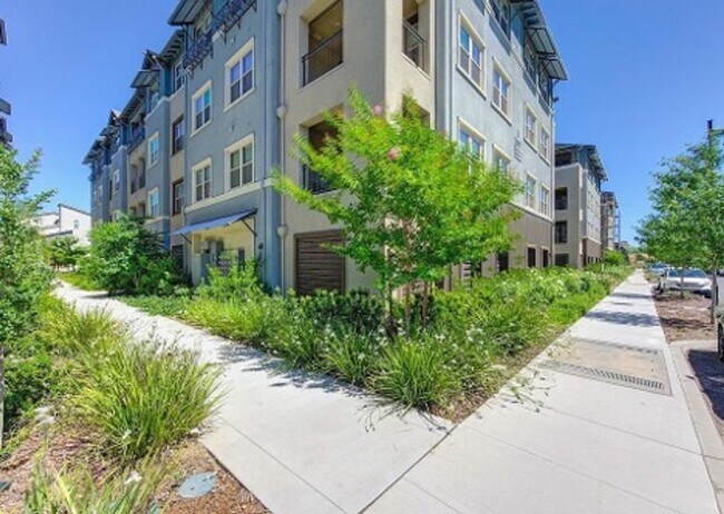 Building Photo - Upscale 2/2 Apartment in The Cannery!-$500 Off 1st Month's Rent
