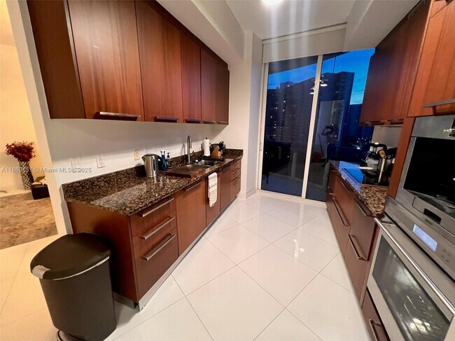 Building Photo - 15811 Collins Ave