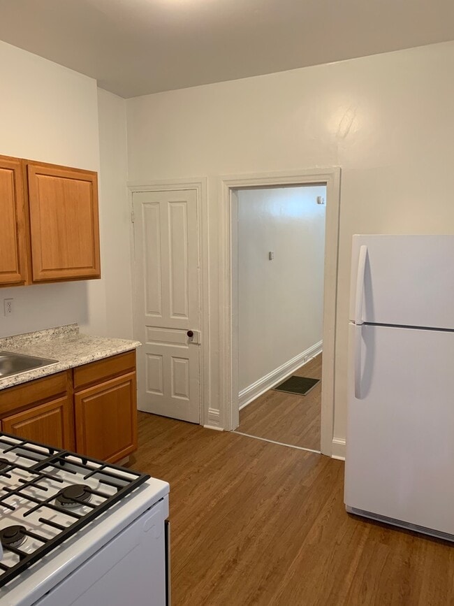 Primary Photo - 1st Floor 1 Bedroom Apartment with Yard/Pa...