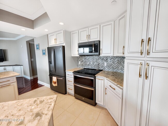 Building Photo - 231 Riverside Dr