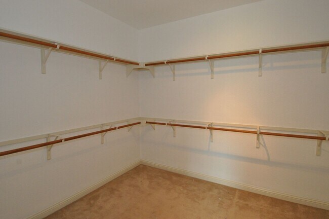 Building Photo - Beautiful Spacious Home FOR LEASE!
