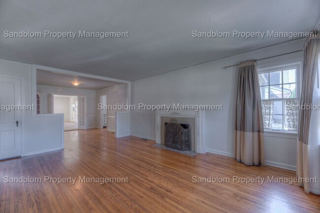 Building Photo - For Lease | Brookside | $1800 Rent | Available now!