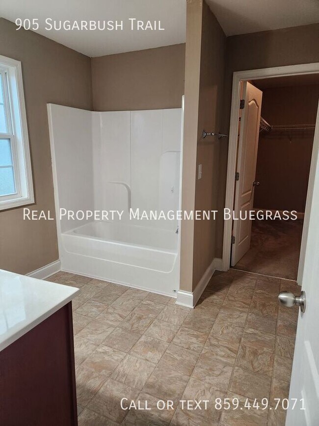 Building Photo - 905 Sugarbush Trail