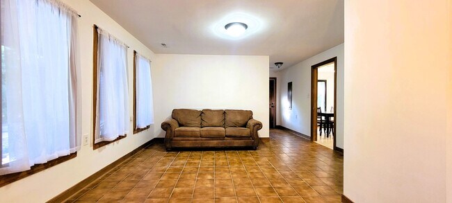 Building Photo - Remodeled secluded wooded oasis off of Qualla Road with handicap access