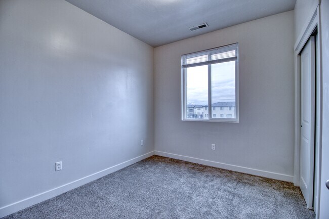 Building Photo - 412 S Willow Leaf Rd