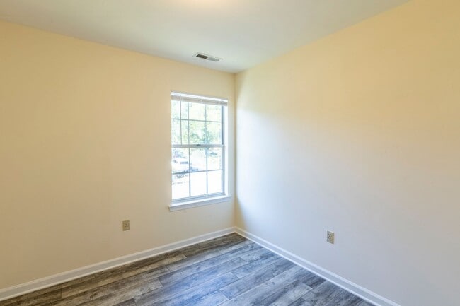 Building Photo - 418 Riverside Ave