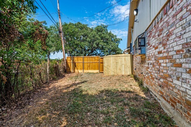 Building Photo - A Perfect Escape: 3 Bedroom House