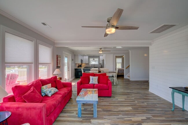 Building Photo - 304 Marina Way