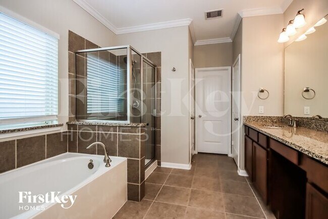 Building Photo - 1518 Brook Hollow Dr