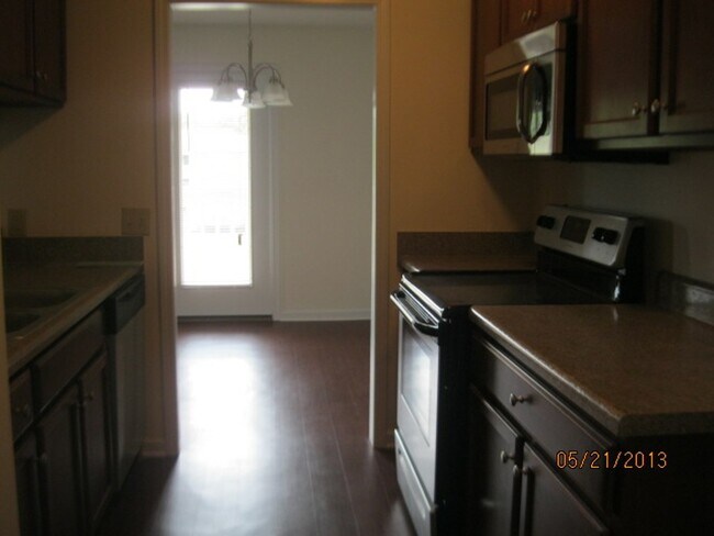 Building Photo - 671 Bartons Landing Pl