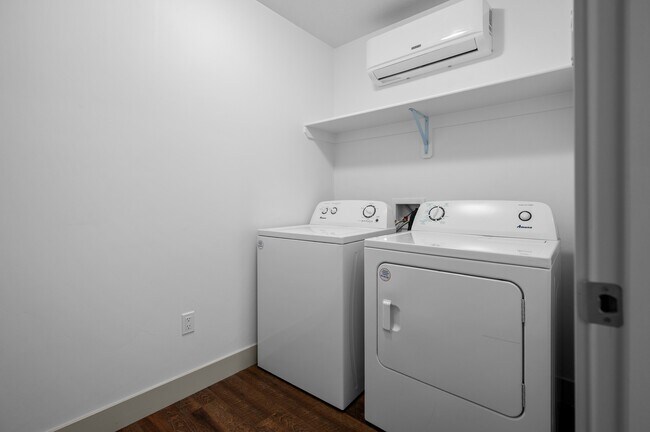 Building Photo - 671 S 400 E
