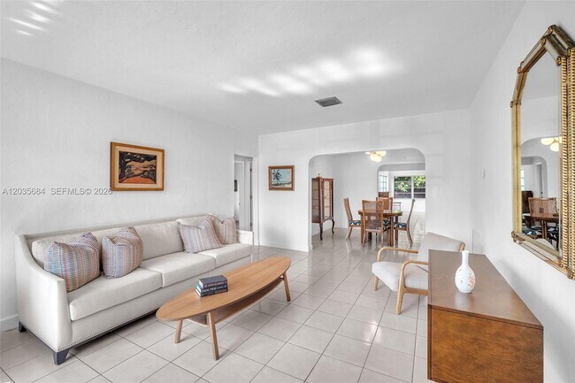 Building Photo - 2420 SW 21st Ave