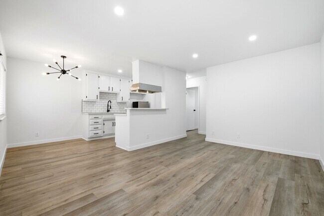 Building Photo - 5549 Fulcher Ave