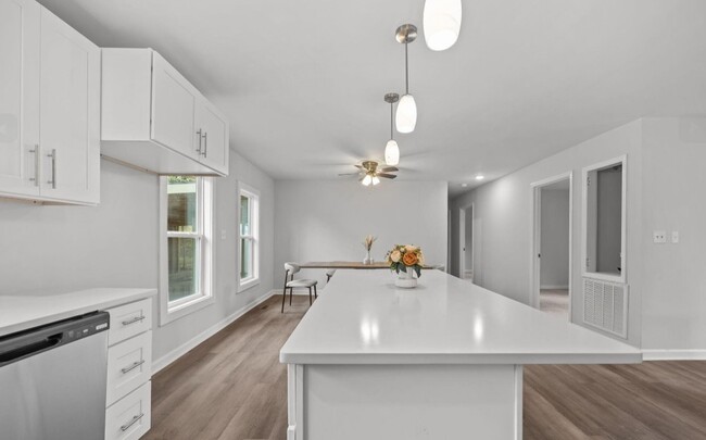 Building Photo - 309 Cody St