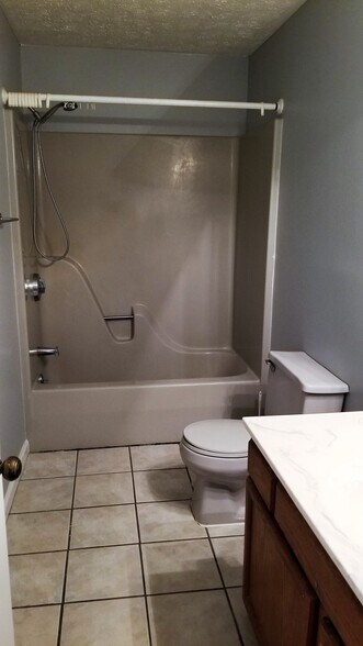 Hall bath upstairs - 2361 Forge Hideaway Loop
