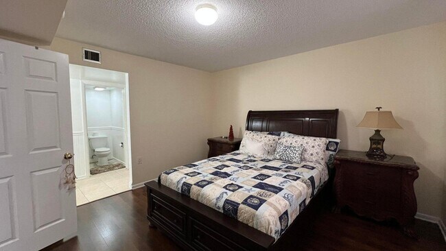 Building Photo - 6097 Balboa Cir