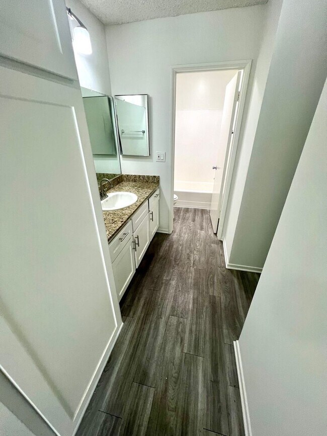 Building Photo - One Bedroom with Pool View - One Month Free!