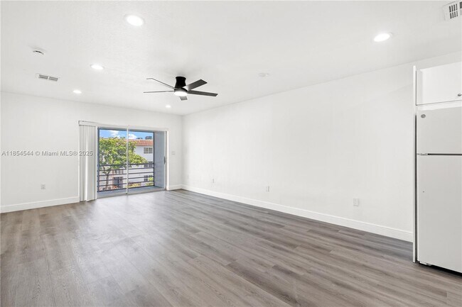 Building Photo - 1400 NE 57th Ct